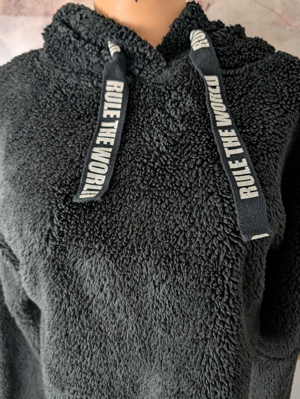 Gabrielle Union Co. Rule The World" cropped faux-fur sherpa hoodie Size XS - Picture 2 of 6